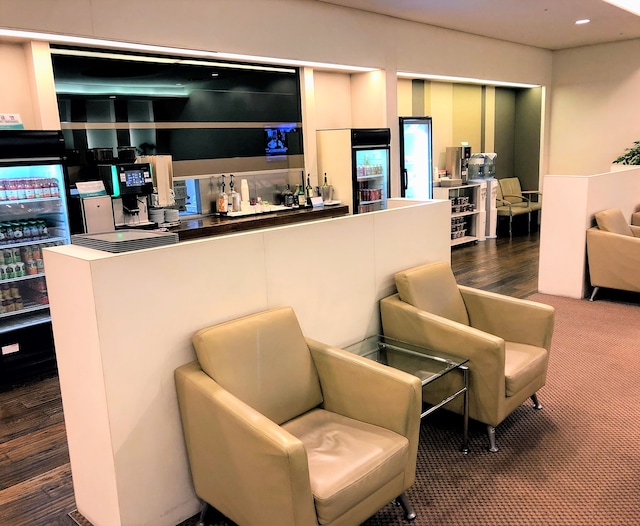 Lounge thumbnail 2