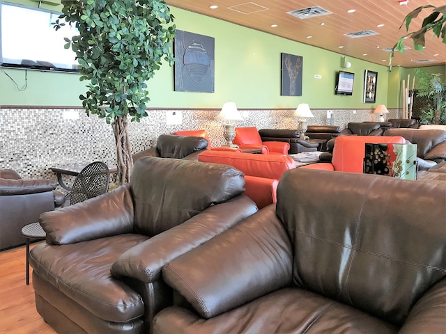 Lounge thumbnail 3