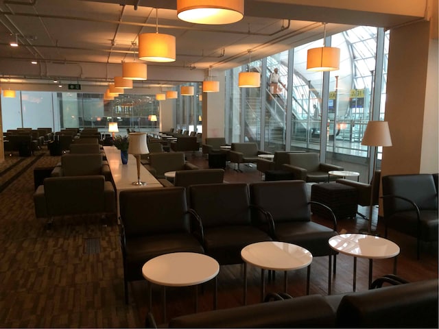 Lounge thumbnail 1