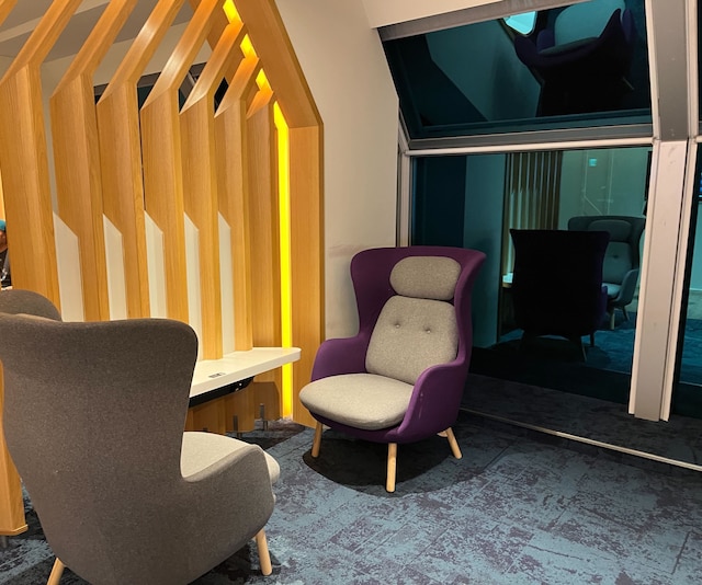 Lounge thumbnail 3