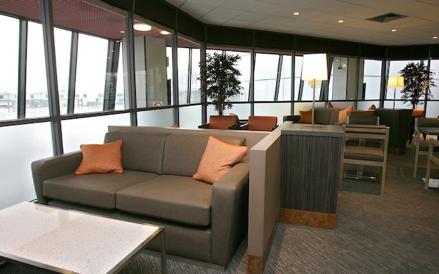 Lounge thumbnail 2