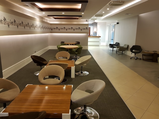Lounge thumbnail 2