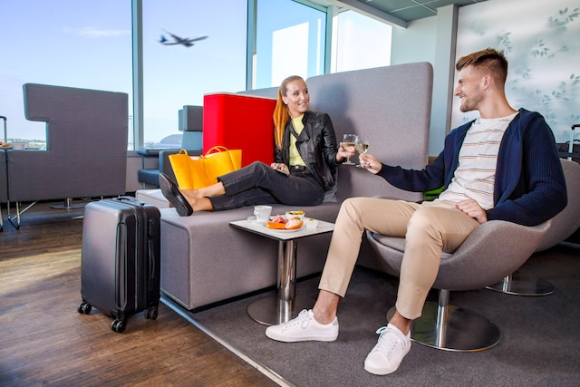 Lounge thumbnail 1