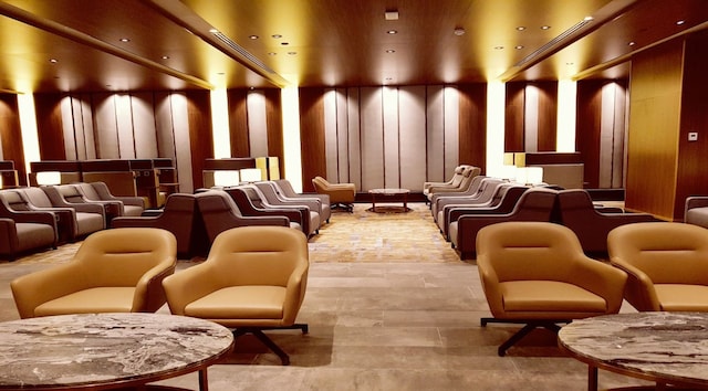 Lounge thumbnail 1