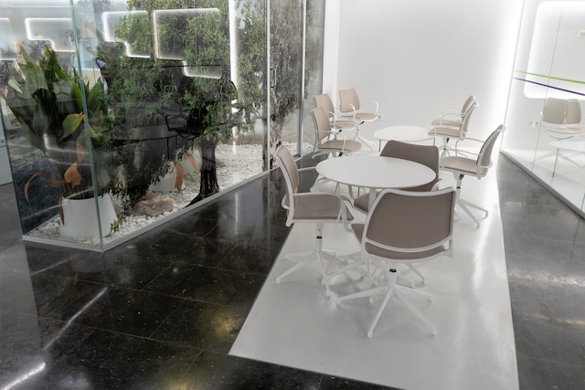 Lounge thumbnail 1