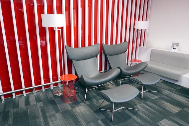 Lounge thumbnail 1