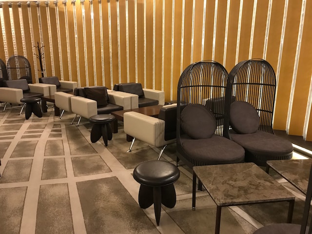 Lounge thumbnail 3