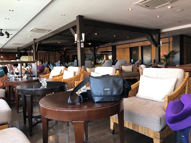 Lounge thumbnail 2