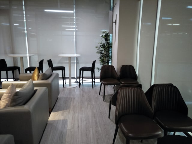 Lounge thumbnail 1