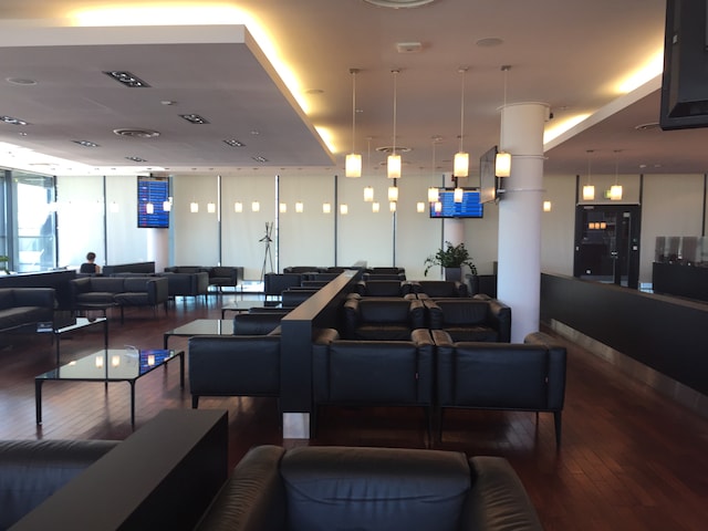 Lounge thumbnail 2