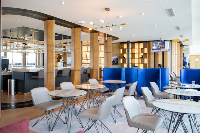 Lounge thumbnail 1