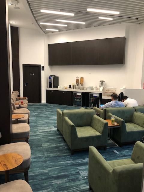 Lounge thumbnail 3