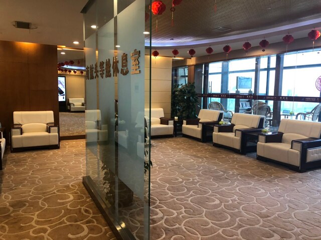 Lounge thumbnail 1