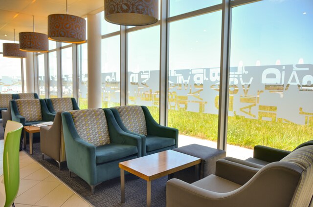 Lounge thumbnail 2