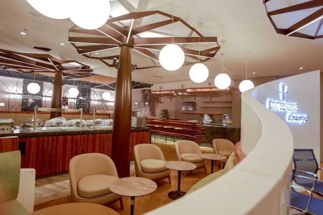 Lounge thumbnail 1