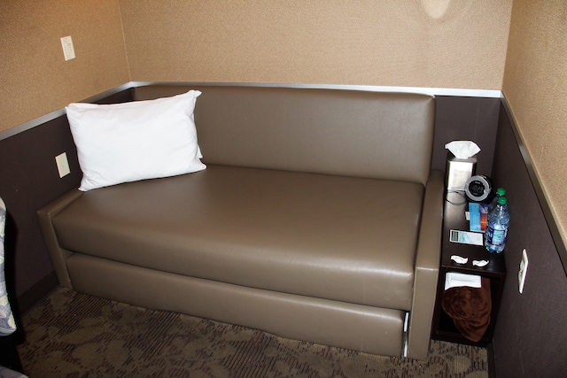 Lounge thumbnail 1