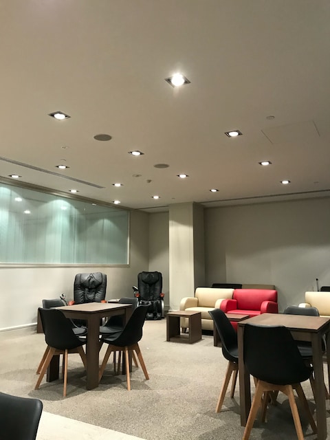 Lounge thumbnail 4