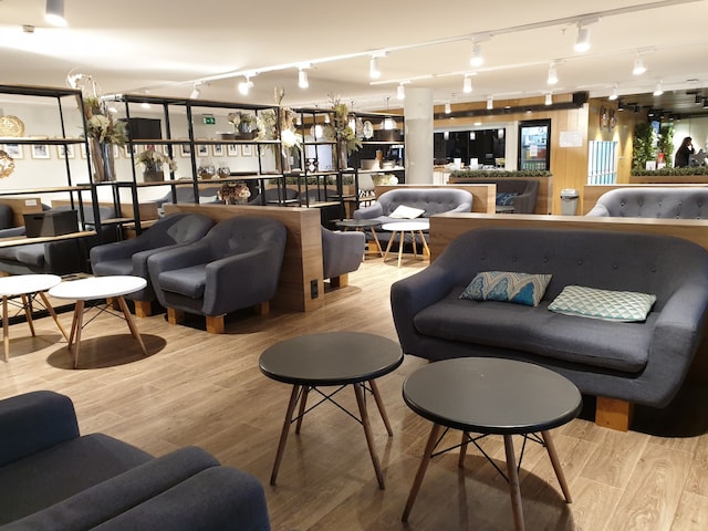 Lounge thumbnail 1