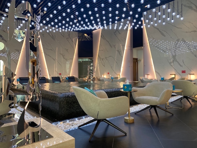 Lounge thumbnail 3
