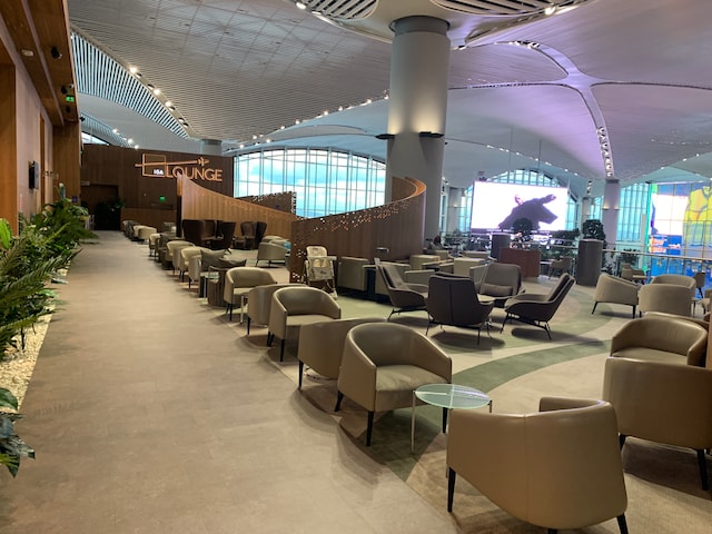Lounge thumbnail 3