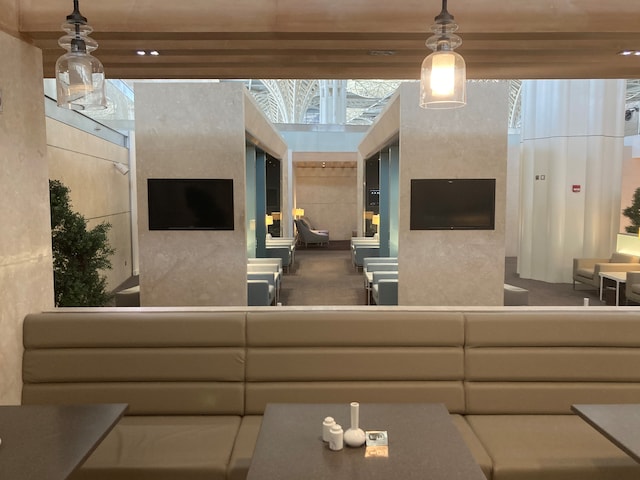 Lounge thumbnail 3