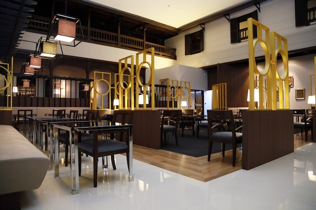 Lounge thumbnail 1