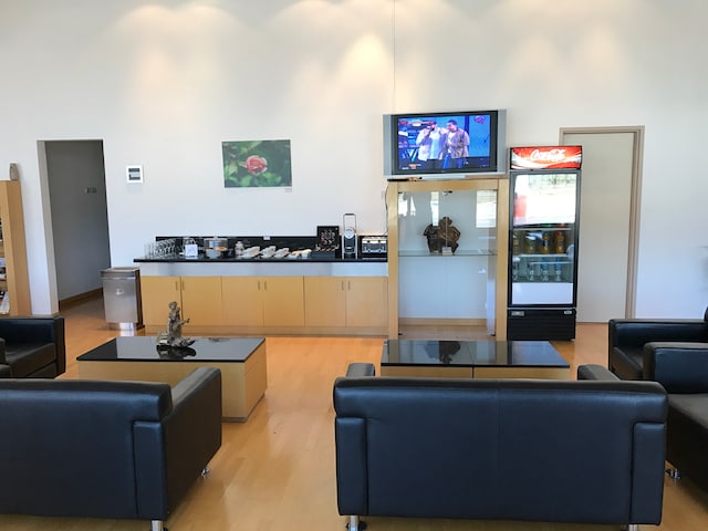 Lounge thumbnail 2