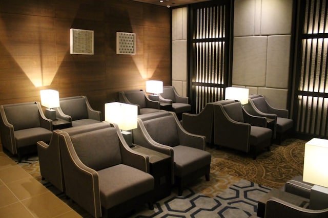 Lounge thumbnail 3