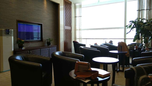 Lounge thumbnail 2
