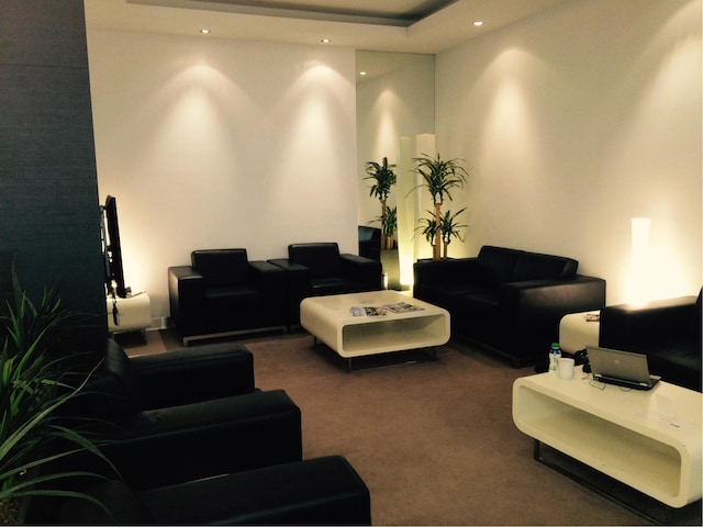 Lounge thumbnail 2
