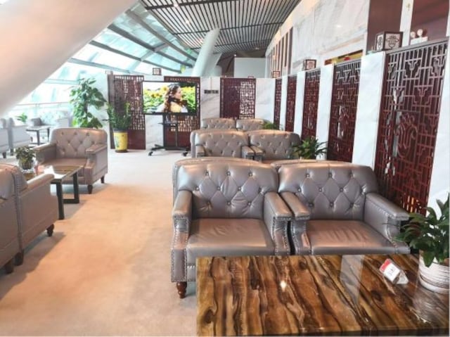 Lounge thumbnail 2
