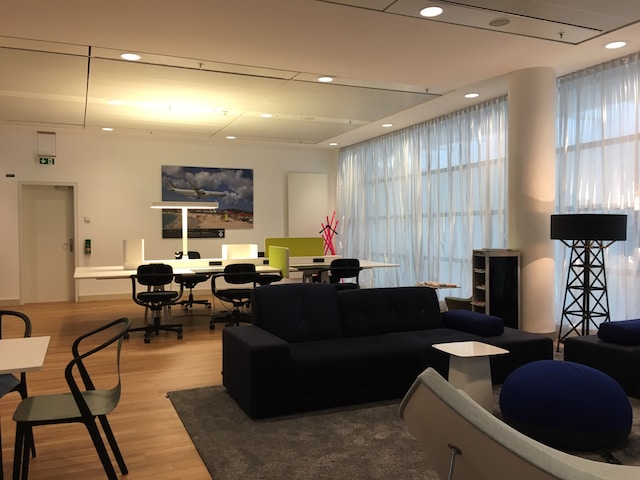 Lounge thumbnail 1