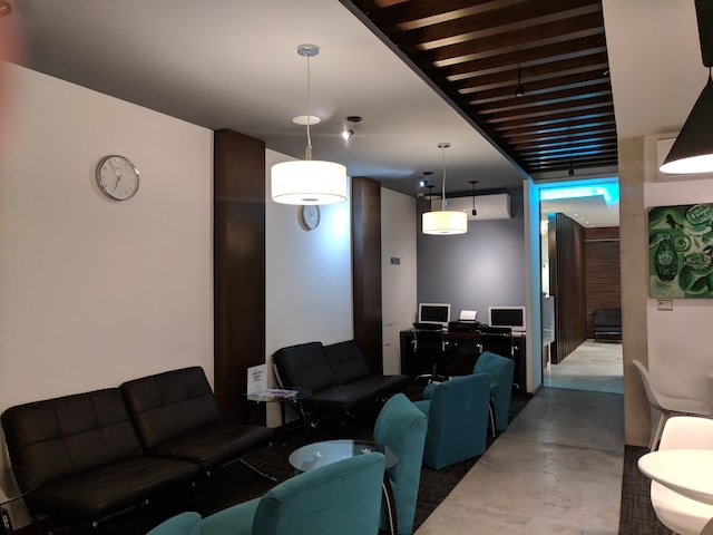 Lounge thumbnail 2
