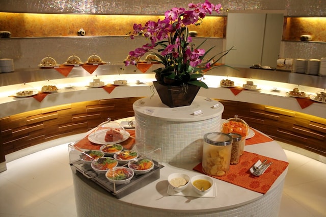 Lounge thumbnail 2