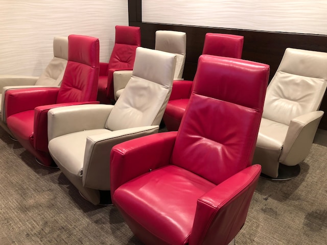 Lounge thumbnail 2