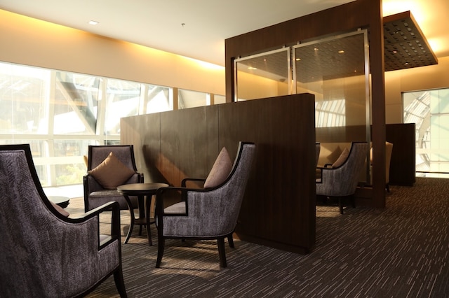 Lounge thumbnail 1