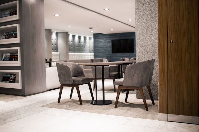 Lounge thumbnail 4