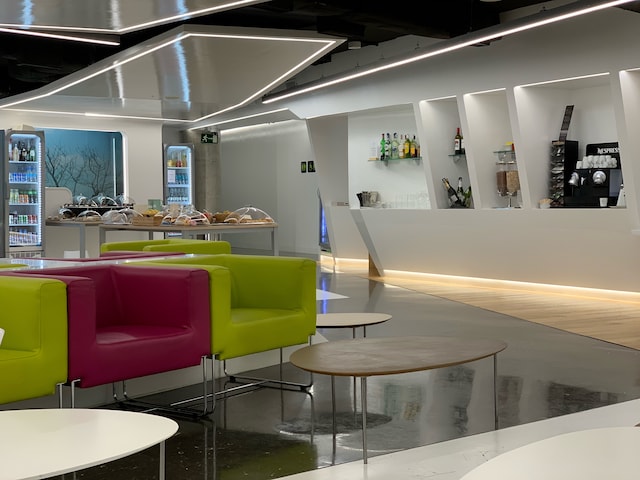 Lounge thumbnail 2
