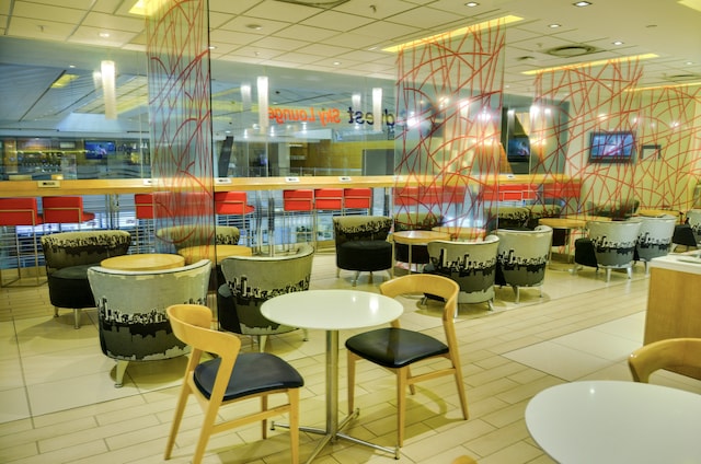 Lounge thumbnail 1