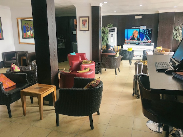 Lounge thumbnail 2