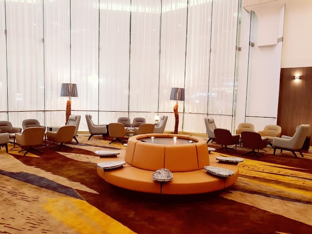 Lounge thumbnail 2