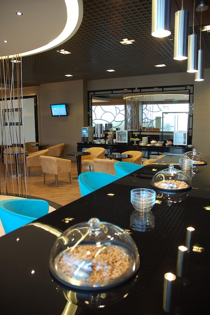 Lounge thumbnail 4