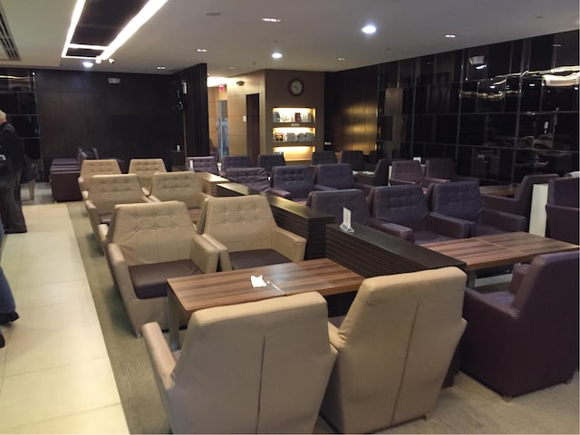 Lounge thumbnail 2