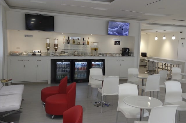 Lounge thumbnail 4