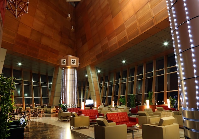 Lounge thumbnail 3