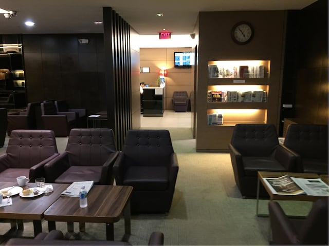 Lounge thumbnail 4