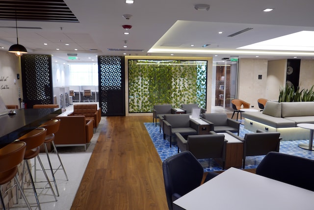 Lounge thumbnail 2