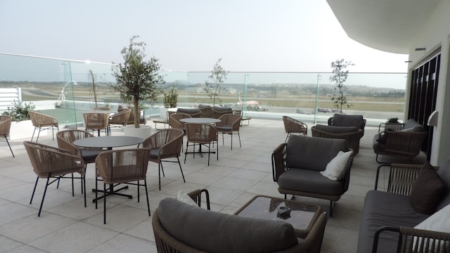 Lounge thumbnail 3
