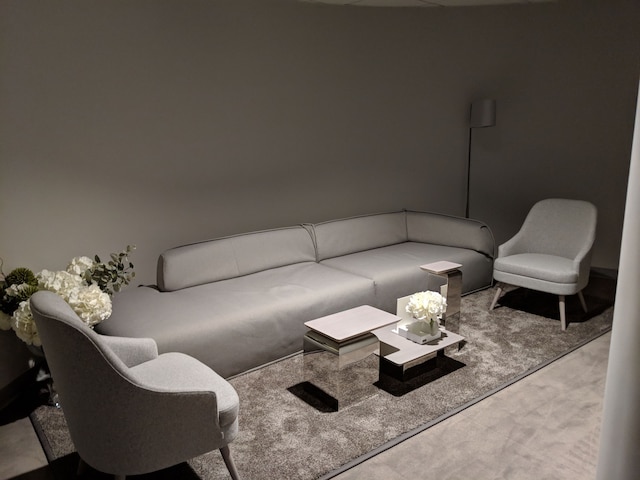 Lounge thumbnail 3