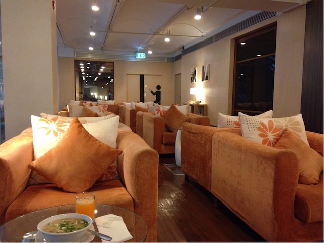 Lounge thumbnail 1